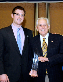 Dr. Dugoni accepting the 2011 Paragon Award